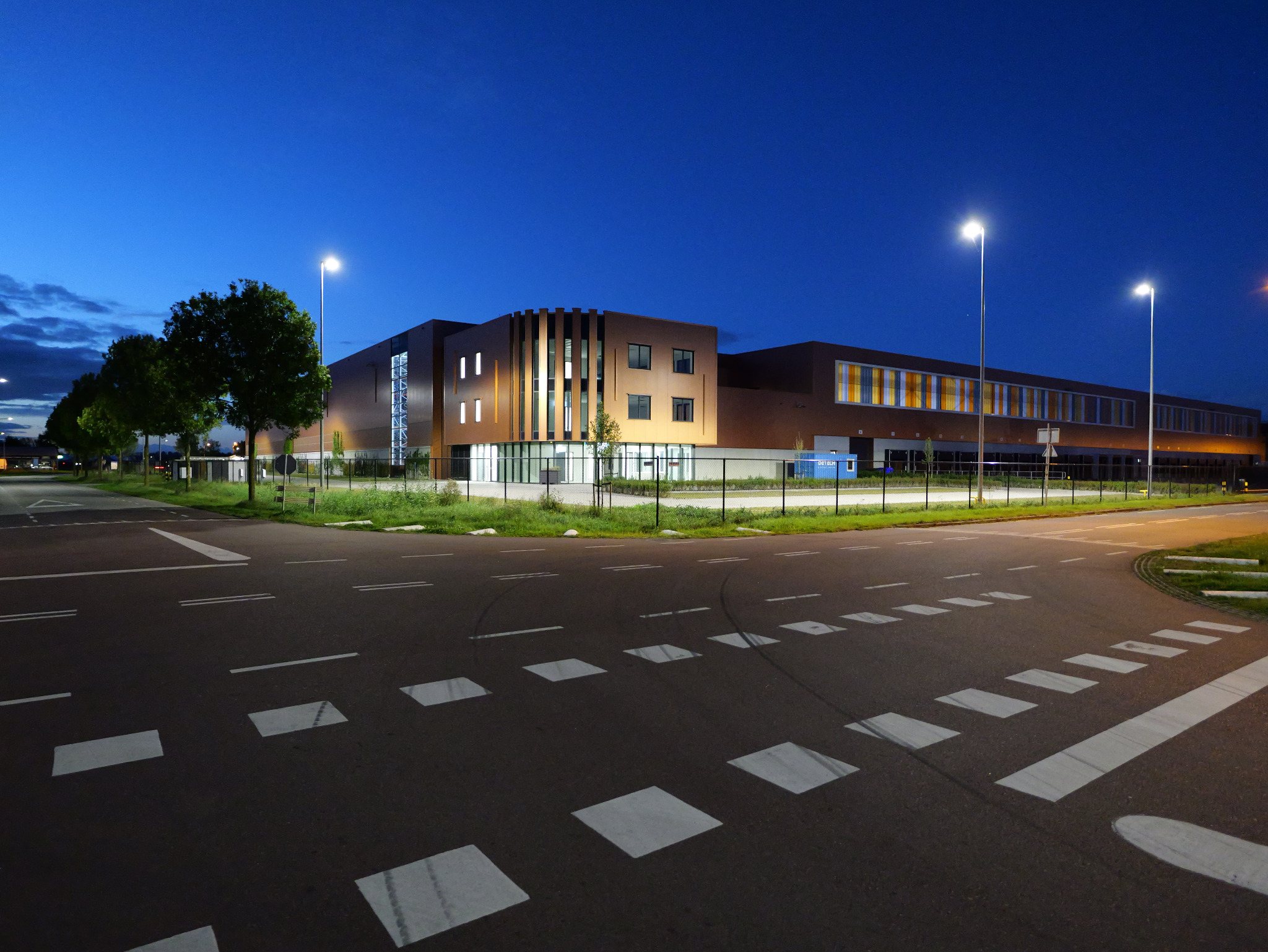 Bedrijventerrein Hogeweg in Hulst in de avond